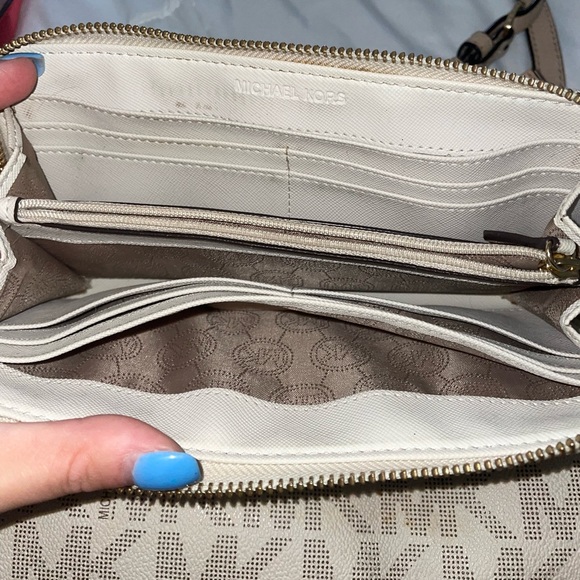 Michael Kors purse with matching wallet - Picture 5 of 5